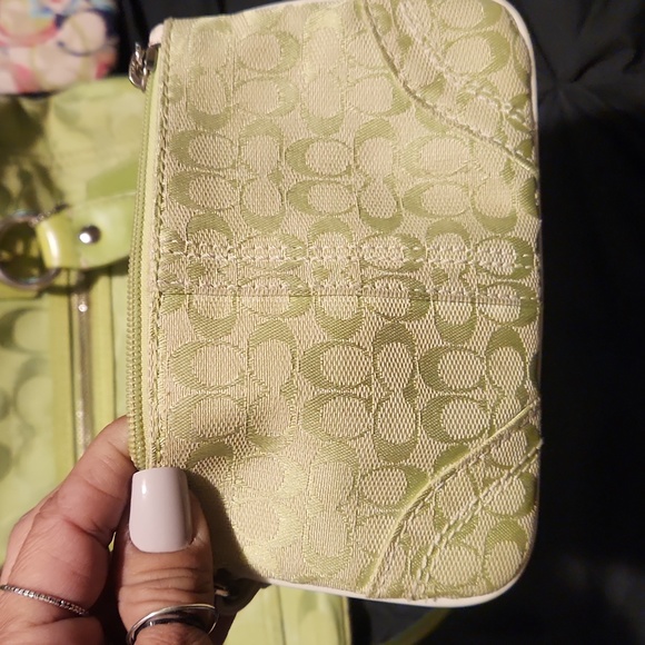 Lime Green Coach set - Picture 5 of 5